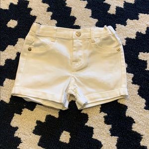 2T a White Shorts- 7 For all Man kind